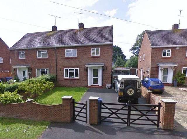  Image of 3 bedroom Property to rent in Stilwell Close Yateley GU46 at Stilwell Close  Yateley, GU46 6XH
