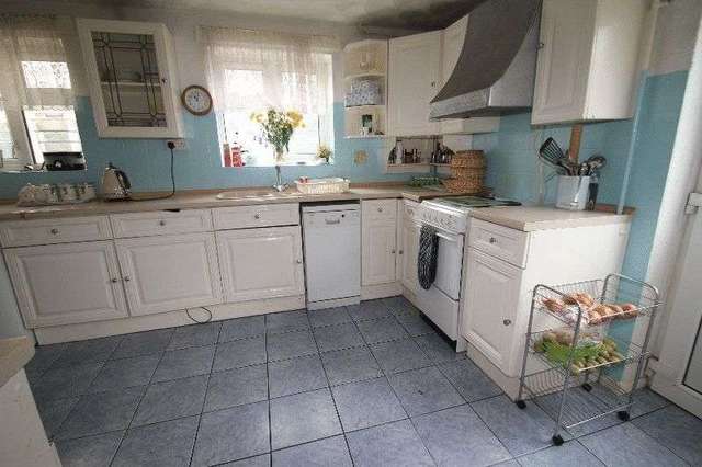  Image of 3 bedroom Property to rent in Stilwell Close Yateley GU46 at Stilwell Close  Yateley, GU46 6XH