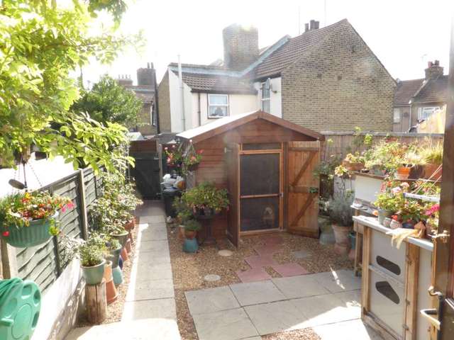  Image of 2 bedroom Terraced house to rent in Stonebridge Road Northfleet Gravesend DA11 at Stonebridge Road  Gravesend, DA11 9DS