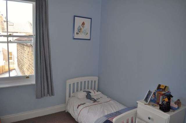  Image of 3 bedroom Terraced house to rent in Edgington Road London SW16 at London, SW16 5BS