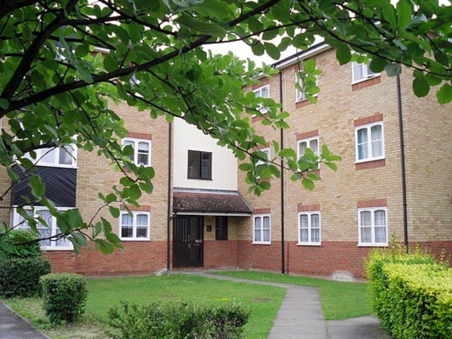  Image of 1 bedroom Flat to rent in Tamarin Gardens Cherry Hinton Cambridge CB1 at Cherry Hinton, CB1 9GH