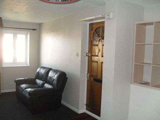  Image of 1 bedroom Flat to rent in Cobham Court Tewkesbury Road Cheltenham GL51 at Cobham Court Tewkesbury Road Cheltenham, GL51 9BA