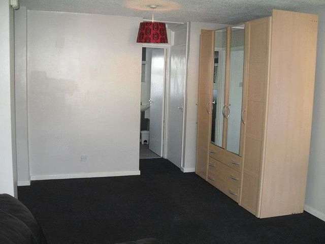  Image of 1 bedroom Flat to rent in Cobham Court Tewkesbury Road Cheltenham GL51 at Cobham Court Tewkesbury Road Cheltenham, GL51 9BA