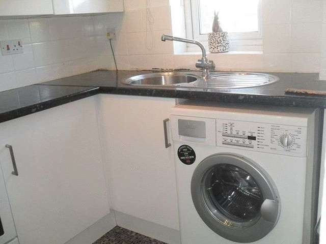  Image of 1 bedroom Flat to rent in Cobham Court Tewkesbury Road Cheltenham GL51 at Cobham Court Tewkesbury Road Cheltenham, GL51 9BA