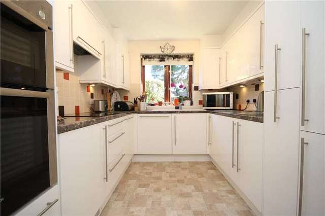  Image of 2 bedroom Flat for sale in High Street Bushey WD23 at High Street Bushey Bushey, WD23 3HH