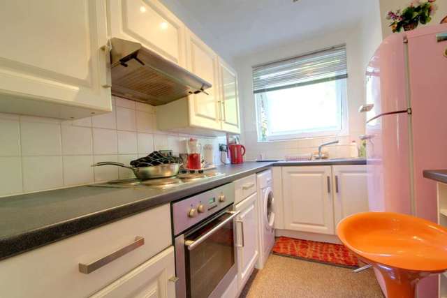  Image of 1 bedroom Apartment for sale in The Cornfields Hemel Hempstead HP1 at The Cornfields Boxmoor Hemel Hempstead, HP1 1UA