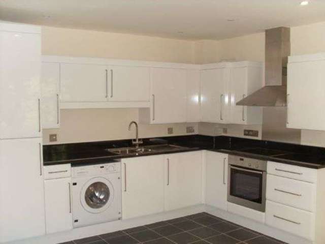 Image of 2 bedroom Flat for sale in The Crescent Belmont Sutton SM2 at The Crescent Belmont SUTTON, SM2 6BN
