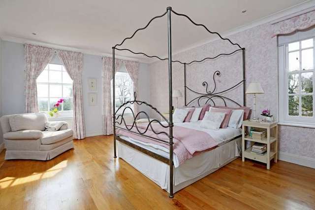  Image of 5 bedroom Detached house for sale in West Drive Harrow HA3 at West Drive Harrow Weald Harrow Weald, HA3 6TU