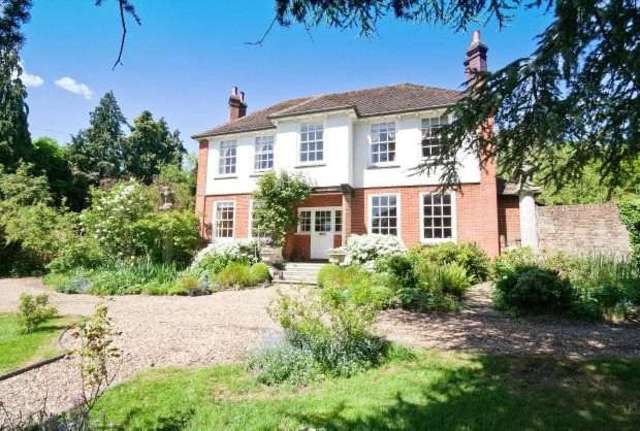  Image of 5 bedroom Detached house for sale in West Drive Harrow HA3 at West Drive Harrow Weald Harrow Weald, HA3 6TU