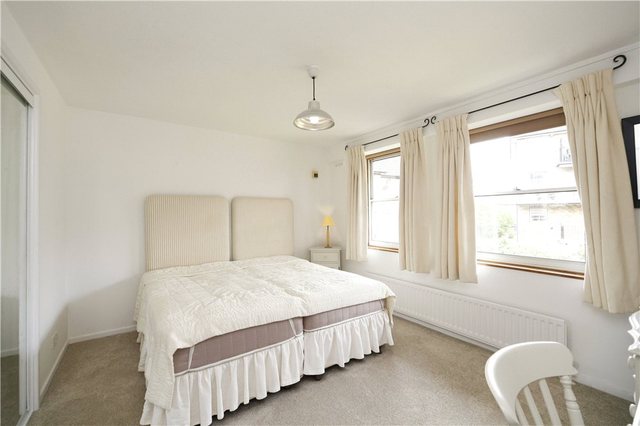  Image of 3 bedroom Flat to rent in Thorney Crescent London SW11 at Thorney Crescent  London, SW11 3TT