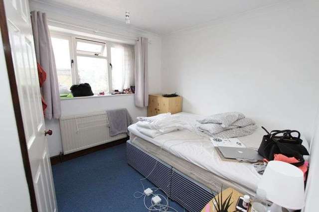  Image of 3 bedroom Flat to rent in Carlton Road Shirley Southampton SO15 at 8 Carlton Road  SOUTHAMPTON, SO15 2HL
