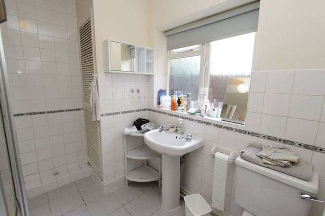  Image of 3 bedroom Flat to rent in Carlton Road Shirley Southampton SO15 at 8 Carlton Road  SOUTHAMPTON, SO15 2HL