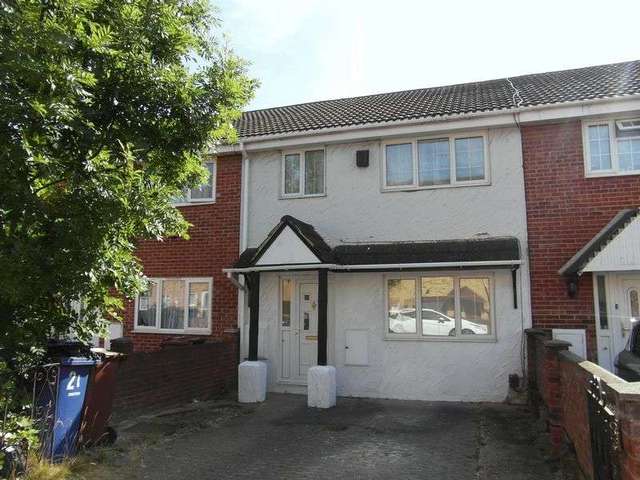  Image of 3 bedroom Terraced house to rent in Dent Close South Ockendon RM15 at Dent Close  South Ockendon, RM15 5DS