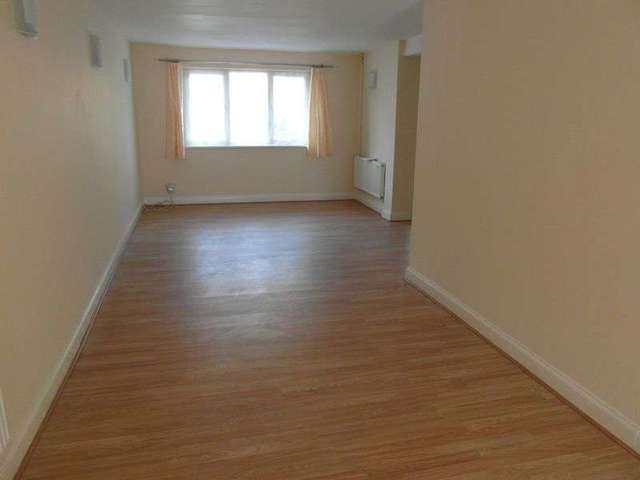  Image of 3 bedroom Terraced house to rent in Dent Close South Ockendon RM15 at Dent Close  South Ockendon, RM15 5DS