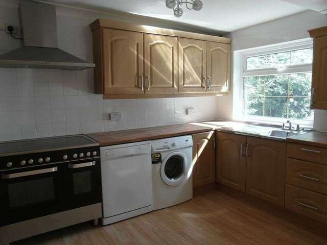  Image of 3 bedroom Terraced house to rent in Dent Close South Ockendon RM15 at Dent Close  South Ockendon, RM15 5DS