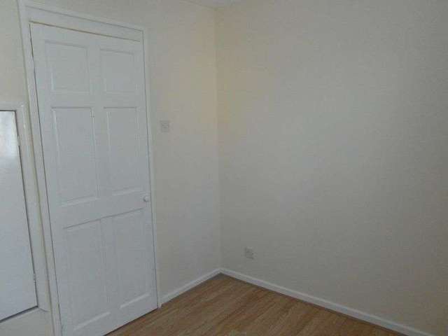  Image of 3 bedroom Terraced house to rent in Dent Close South Ockendon RM15 at Dent Close  South Ockendon, RM15 5DS