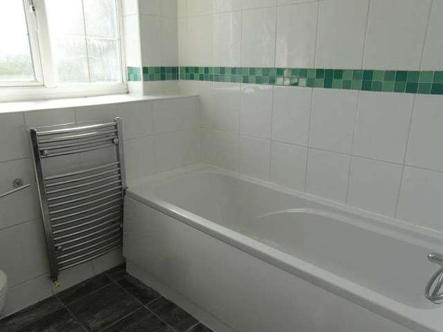  Image of 3 bedroom Terraced house to rent in Dent Close South Ockendon RM15 at Dent Close  South Ockendon, RM15 5DS
