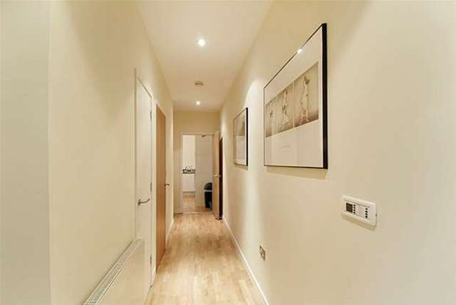  Image of 2 bedroom Flat to rent in Tower Bridge Road London SE1 at London Bridge, SE1 3FG