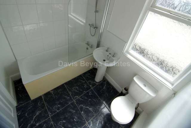  Image of 1 bedroom Apartment to rent in Tynwald Hill Stoneycroft Liverpool L13 at Tynwald Hill Old Swan Liverpool, L13 7DP