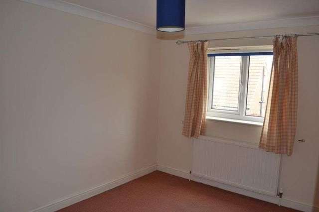  Image of 2 bedroom Semi-Detached house to rent in Vagarth Close Barton-upon-Humber DN18 at Vagarth Close  Barton-Upon-Humber, DN18 5EG