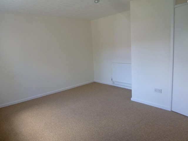 Image of 1 bedroom Flat to rent in Valley Park Drive Horndean Waterlooville PO8 at Clanfield  Waterlooville, PO8 0PL
