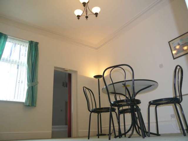  Image of 1 bedroom Flat to rent in Victoria Crescent Eccles Manchester M30 at Victoria Crescent Eccles Manchester, M30 9AN
