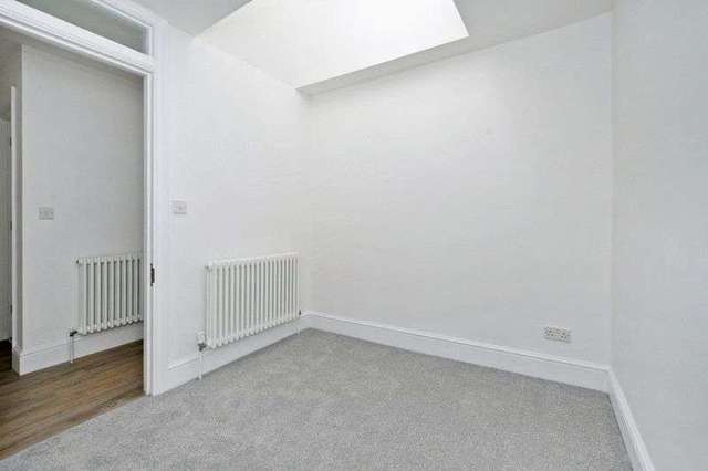  Image of 3 bedroom Flat for sale in Victoria Square Clifton Bristol BS8 at Victoria Square Clifton Bristol, BS8 4EU