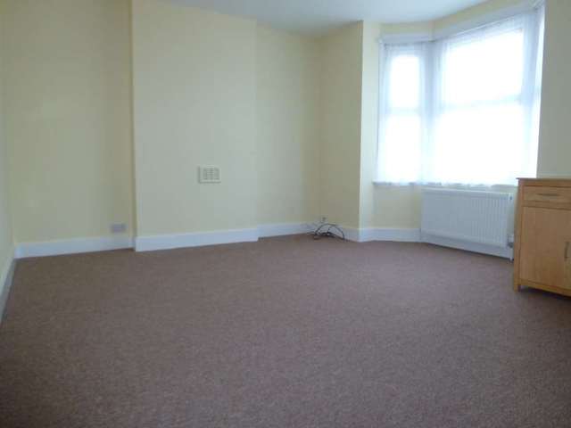  Image of 1 bedroom Flat to rent in Victoria Street Aylesbury HP20 at Victoria Street  Aylesbury, HP20 1NA