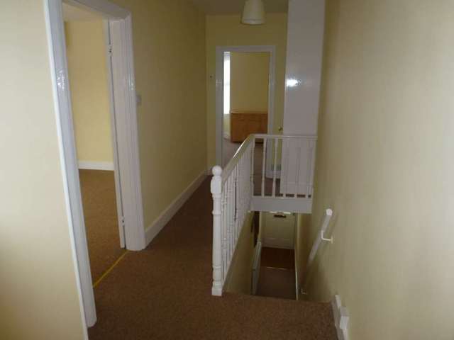  Image of 1 bedroom Flat to rent in Victoria Street Aylesbury HP20 at Victoria Street  Aylesbury, HP20 1NA