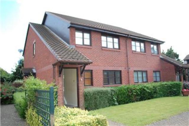  Image of 2 bedroom Maisonette to rent in Violet Close Wallington SM6 at Surrey, SM6 7HH