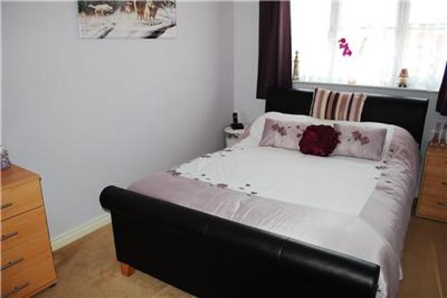  Image of 2 bedroom Maisonette to rent in Violet Close Wallington SM6 at Surrey, SM6 7HH