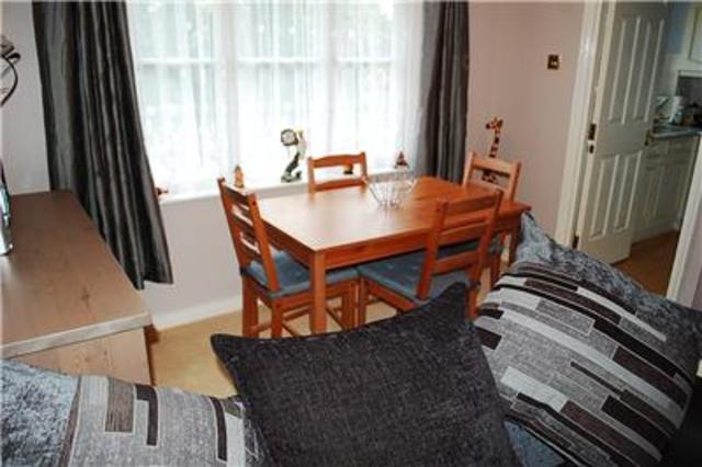  Image of 2 bedroom Maisonette to rent in Violet Close Wallington SM6 at Surrey, SM6 7HH