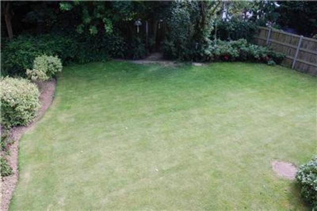  Image of 2 bedroom Maisonette to rent in Violet Close Wallington SM6 at Surrey, SM6 7HH