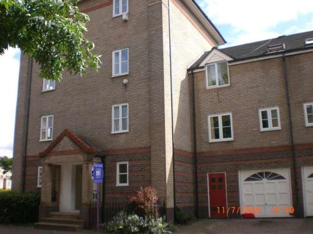  Image of 2 bedroom Flat to rent in Viscount Drive London E6 at Viscount Drive Beckton London, E6 5XQ