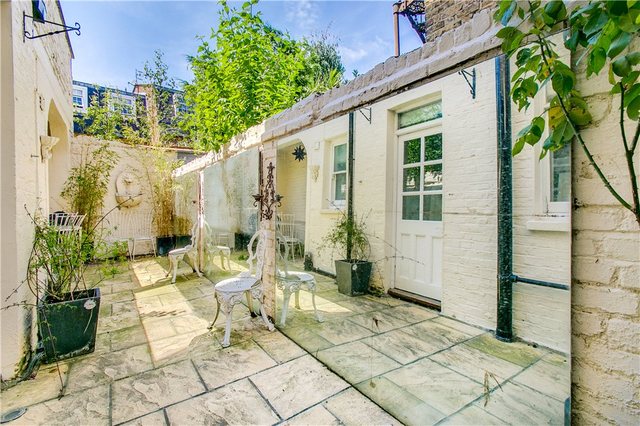  Image of 3 bedroom Maisonette to rent in Wandsworth Bridge Road London SW6 at Wandsworth Bridge Road  London, SW6 2UA