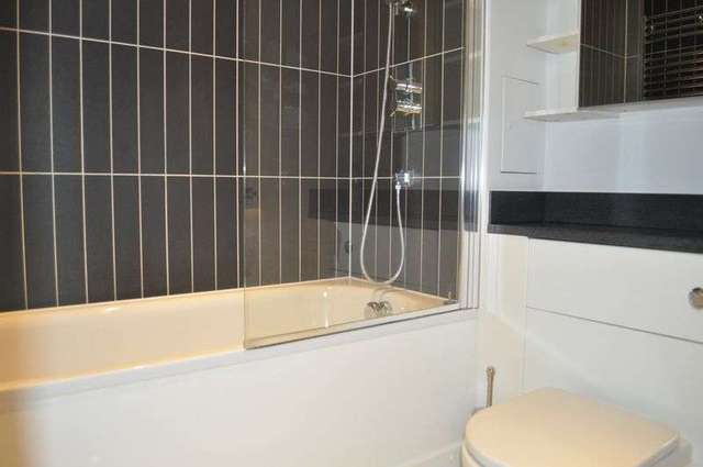  Image of 2 bedroom Flat to rent in Mapleton Road London SW18 at Mapleton Road  London, SW18 4GB