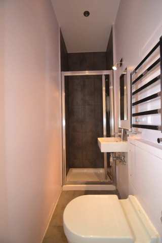  Image of Flat to rent in Warbeck Road London W12 at Warbeck Road  London, W12 8NS