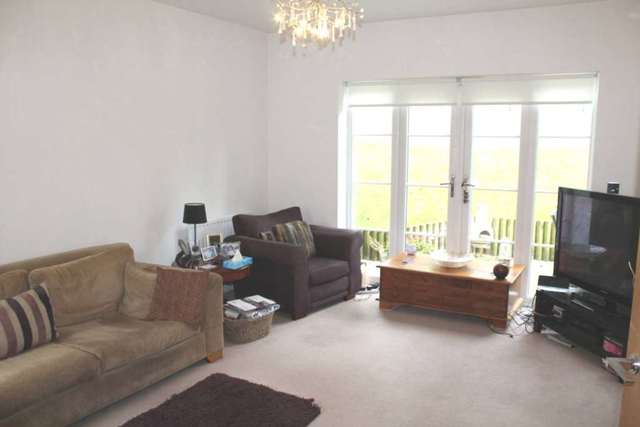  Image of 4 bedroom Detached house to rent in Warren Farm Close Epsom KT17 at Warren Farm Close  Epsom, KT17 3AJ