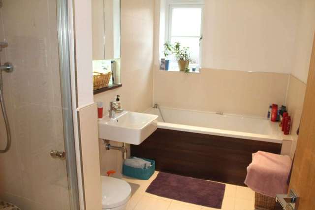  Image of 4 bedroom Detached house to rent in Warren Farm Close Epsom KT17 at Warren Farm Close  Epsom, KT17 3AJ