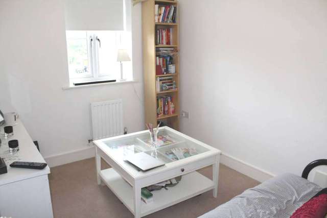  Image of 4 bedroom Detached house to rent in Warren Farm Close Epsom KT17 at Warren Farm Close  Epsom, KT17 3AJ