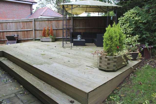  Image of 4 bedroom Detached house to rent in Warren Farm Close Epsom KT17 at Warren Farm Close  Epsom, KT17 3AJ