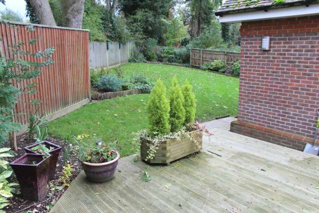  Image of 4 bedroom Detached house to rent in Warren Farm Close Epsom KT17 at Warren Farm Close  Epsom, KT17 3AJ