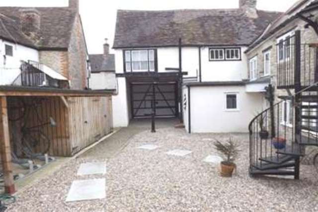  Image of 1 bedroom Flat to rent in Causeway Bicester OX26 at Bicester, OX26 6AW
