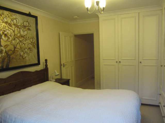  Image of 3 bedroom Flat to rent in Weltje Road London W6 at Weltje Road  London, W6 9LT