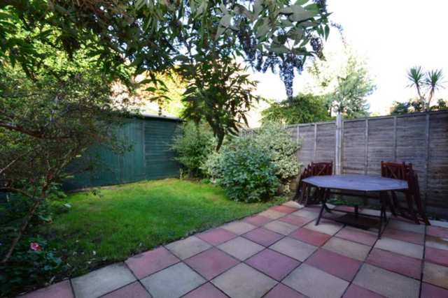  Image of 3 bedroom Flat to rent in Weltje Road London W6 at Weltje Road  London, W6 9LT