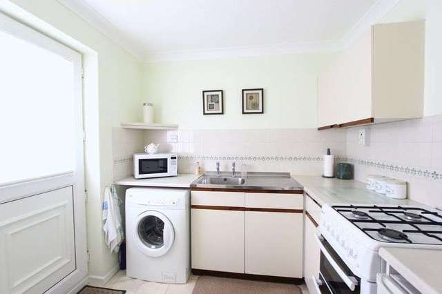  Image of 2 bedroom Detached house for sale in Welwyn Park Drive Hull HU6 at Welwyn Park Drive  Hull, HU6 7DX