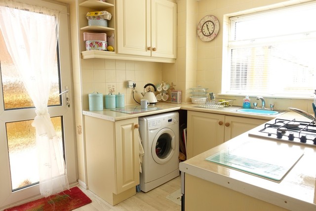  Image of 3 bedroom Semi-Detached house to rent in Wye Close Bletchley Milton Keynes MK3 at West Bletchley  Bletchley, MK3 7PJ