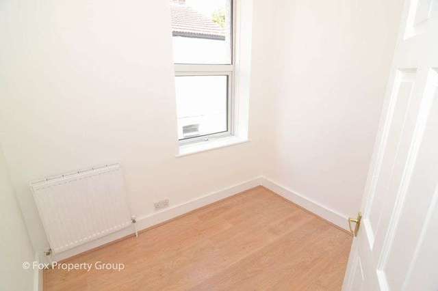  Image of 2 bedroom Flat for sale in London Road Westcliff-on-Sea SS0 at London Road  Westcliff-On-Sea, SS0 7HU