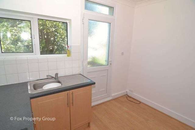  Image of 2 bedroom Flat for sale in London Road Westcliff-on-Sea SS0 at London Road  Westcliff-On-Sea, SS0 7HU