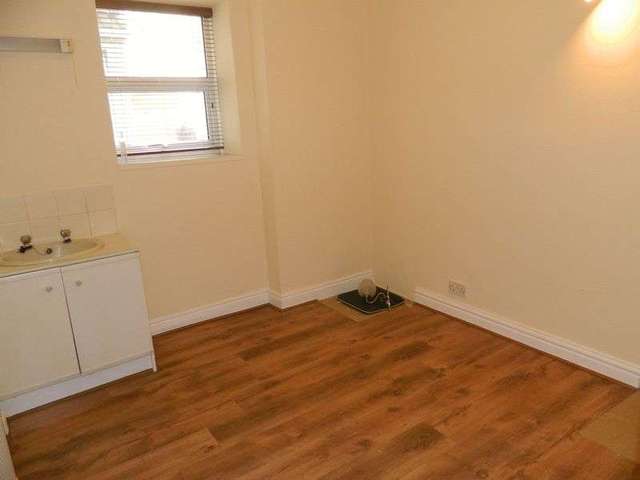  Image of 1 bedroom Flat to rent in Atlantic Road South Weston-super-Mare BS23 at Atlantic Road South  Weston-Super-Mare, BS23 2DF